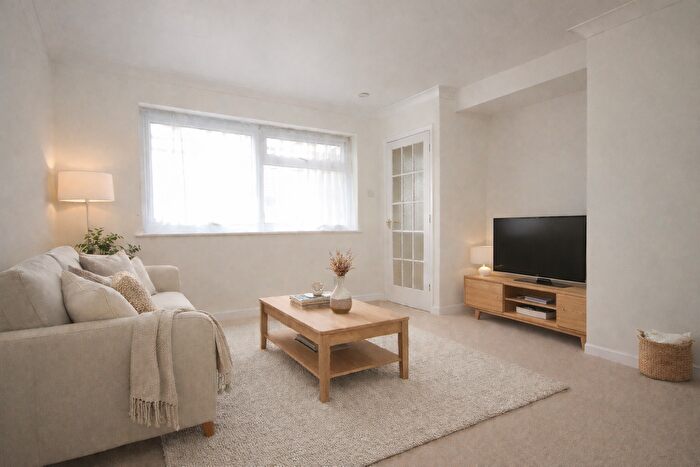 1 Bedroom Flat For Sale In Knaphill, Woking, GU21