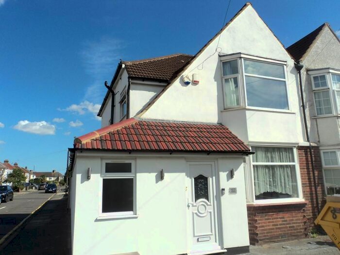 3 Bedroom Semi-Detached House To Rent In Pickford Lane, Bexleyheath, Kent, DA7