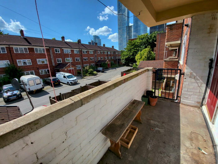 3 Bedroom Apartment To Rent In Rockdove Ave, Hulme, Manchester., M15