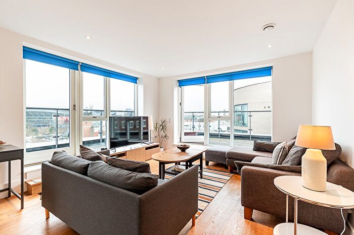 3 Bedroom Flat To Rent In Holloway Rd, London, N7