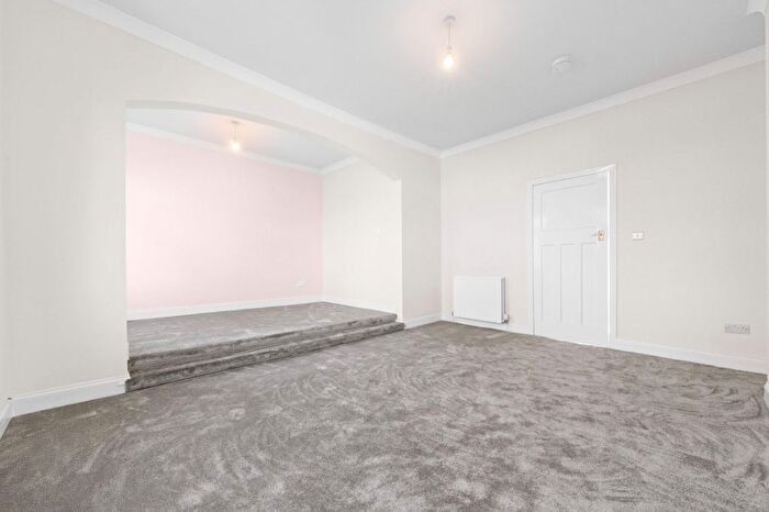 2 Bedroom Flat To Rent In Gladsmuir Road, Glasgow City, Glasgow, G52