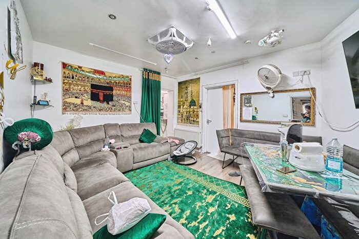 5 Bedroom Terraced House For Sale In Carlyle Avenue, Southall, UB1