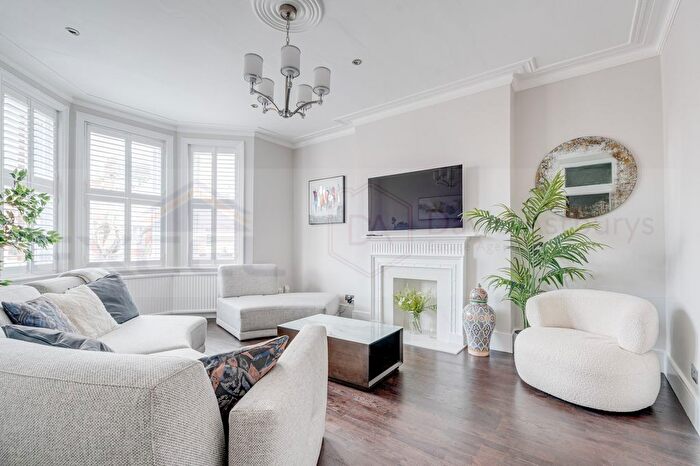 2 Bedroom Flat To Rent In Ladbroke Square, Notting Hill, London, W11