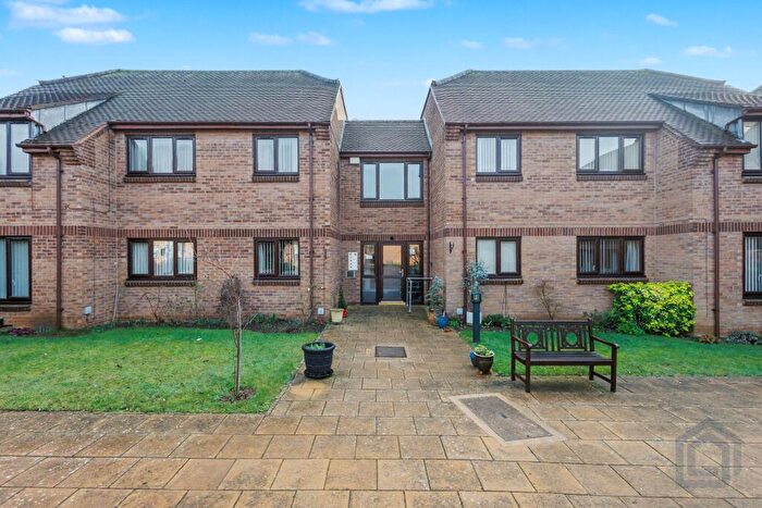 2 Bedroom Flat For Sale In Pond Farm Close, Northampton, NN5