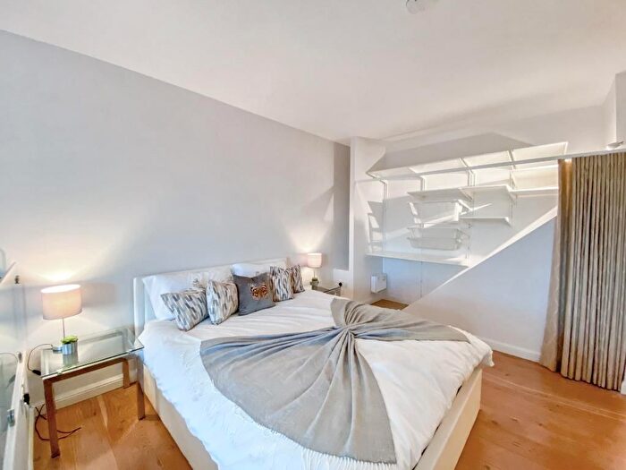 1 Bedroom Flat To Rent In Flat, Mcdonald Road, Edinburgh, EH7