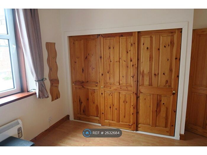 2 Bedroom Flat To Rent In Bon Accord Terrace, Aberdeen, AB11