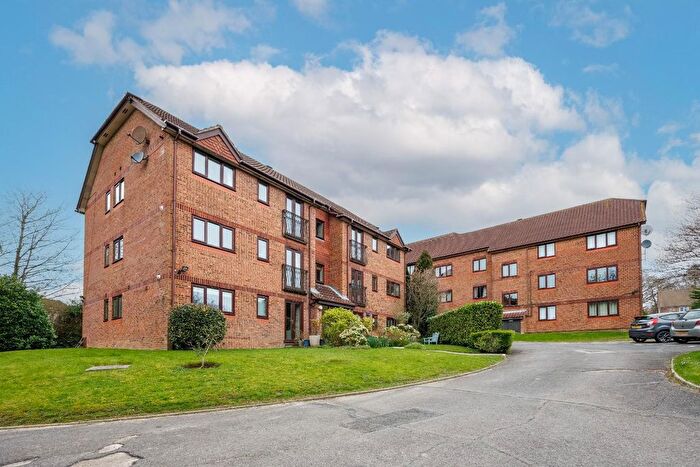 2 Bedroom Flat For Sale In Eridge Road, Crowborough, TN6