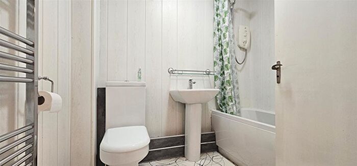 2 Bedroom End Of Terrace House To Rent In Meadowcroft Glade, Westfield, S20