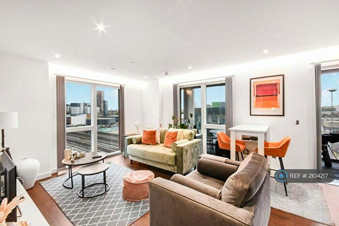 2 Bedroom Flat To Rent In Montrose Building, London, SW11