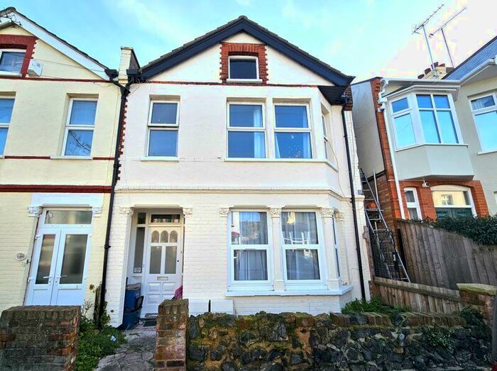 2 Bedroom Flat To Rent In Brightwell Avenue, Westcliff-On-Sea, SS0