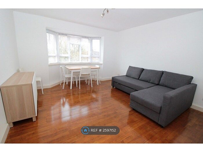 2 Bedroom Flat To Rent In Longberrys, London, NW2