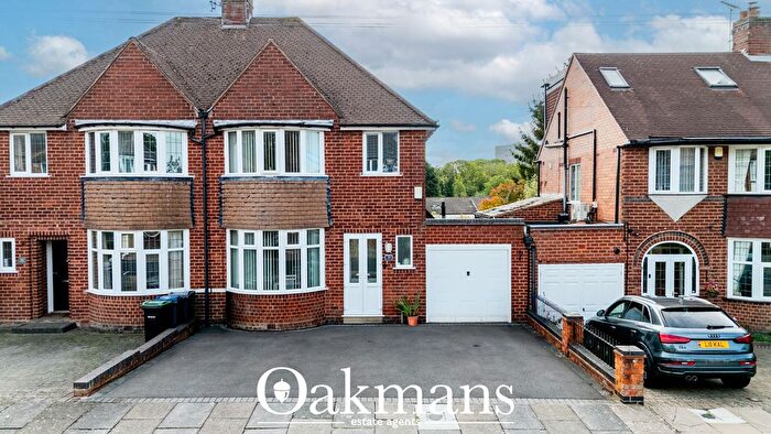 3 Bedroom Semi-Detached House For Sale In Granshaw Close, Birmingham, B38
