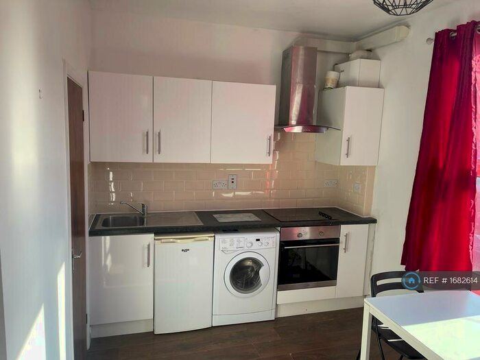Studio To Rent In Churchill Road, London, NW2