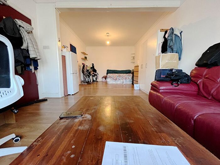 Studio To Rent In Kingsley Road, Hounslow, TW3