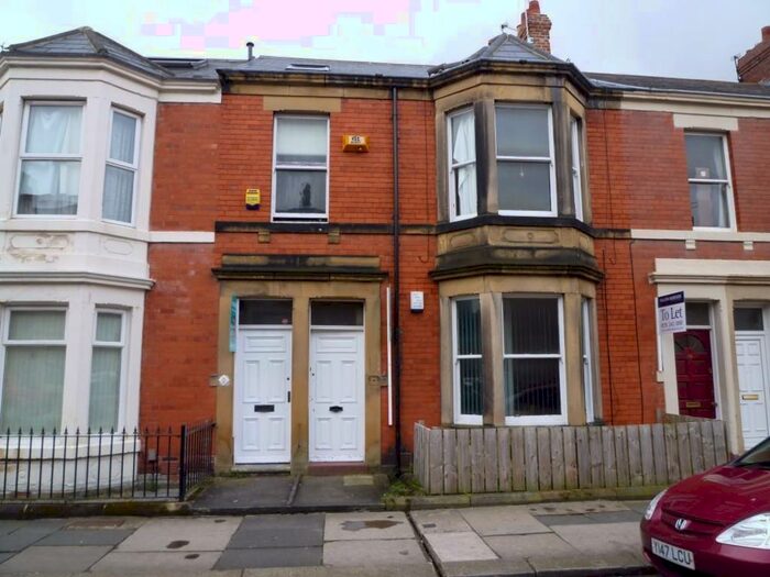 3 Bedroom Flat To Rent In Hazelwood Avenue, Jesmond, Newcastle Upon Tyne, Tyne And Wear, NE2