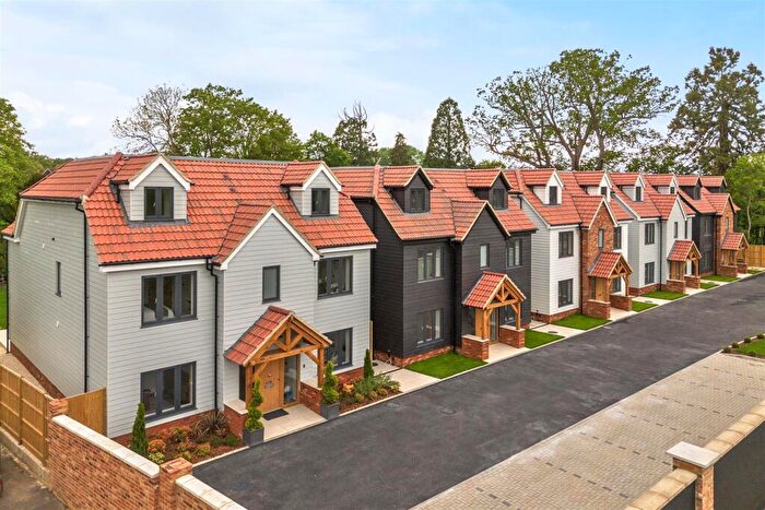 5 Bedroom Detached House For Sale In The Oaklands, Bragbury End, Stevenage, SG2