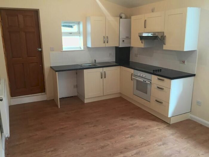 3 Bedroom Flat To Rent In Wood Street, Walthamstow, E17