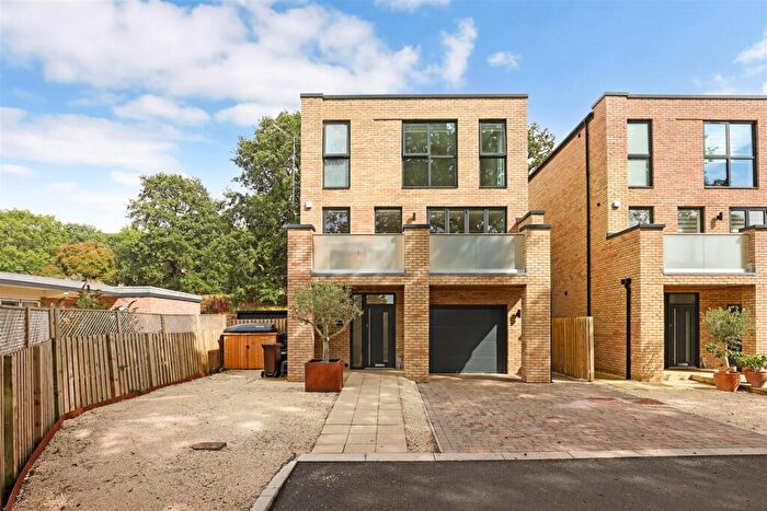 4 Bedroom Detached House For Sale In John Martin Gardens, Standish, Stonehouse, GL10