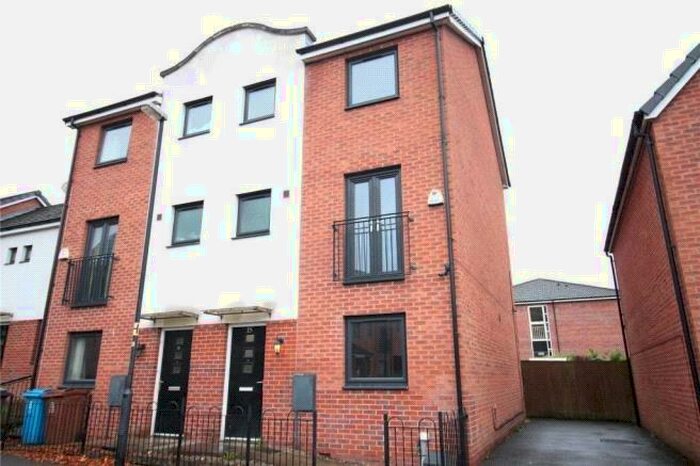 5 Bedroom Semi-Detached House To Rent In Shillingford Road, Chadderton, Oldham, OL9