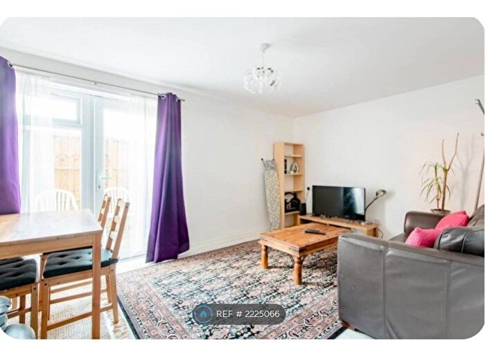 1 Bedroom Flat To Rent In Broomspring Close, Sheffield, S3