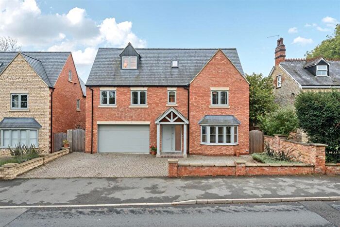 5 Bedroom Detached House For Sale In Brackley Road, Silverstone, NN12