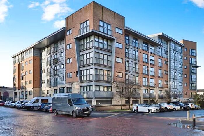 2 Bedroom Flat To Rent In Barrland Street, Shawlands, Glasgow, G41