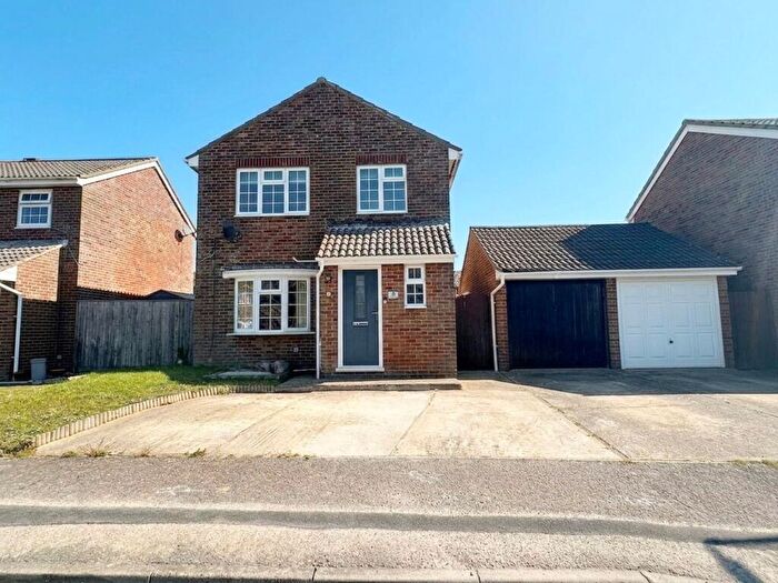 3 Bedroom Detached House For Sale In Downs View, Peacehaven, BN10