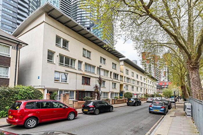 3 Bedroom Maisonette For Sale In Strafford Street, Isle Of Dogs, London, E14