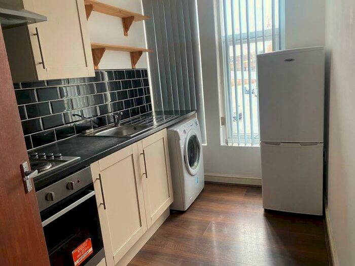 1 Bedroom Apartment To Rent In Flat, Karnac Road, LS8