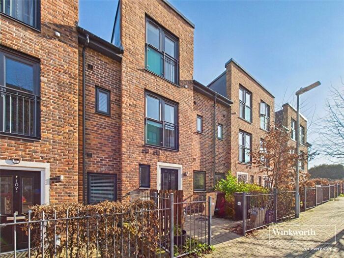 3 Bedroom Town House To Rent In Spey Road, Tilehurst, Reading, Berkshire, RG30