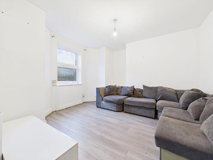 1 Bedroom Flat For Sale In St. Marys Road, Strood, ME2