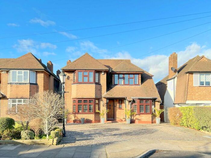 4 Bedroom Detached House To Rent In Wilton Grove, New Malden, KT3