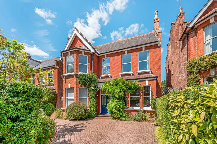 3 Bedroom Flat For Sale In Walm Lane, London, NW2