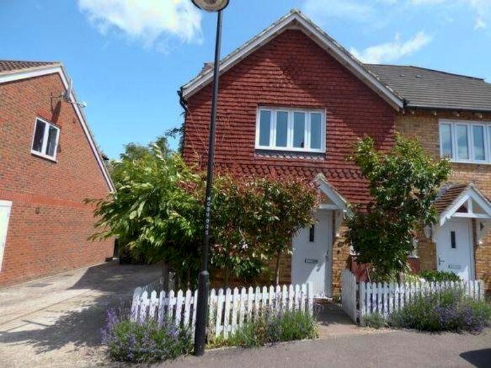 3 Bedroom Semi-Detached House To Rent In Greyhound Chase, Singleton, Ashford, TN23