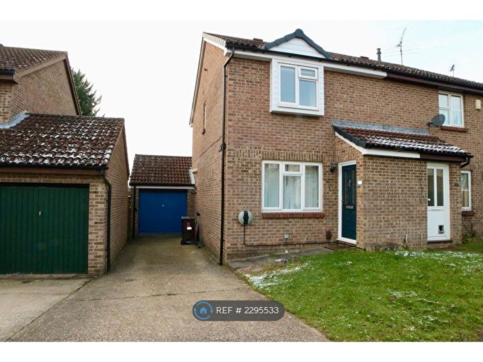 3 Bedroom Semi-Detached House To Rent In Catcliffe Way, Reading, RG6