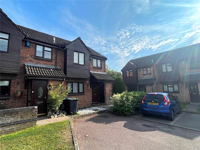 2 Bedroom End Of Terrace House To Rent In Fennel Close, Croydon, Surrey, CR0