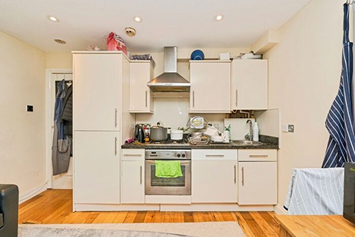 1 Bedroom Flat For Sale In Waldegrave Road, Teddington, TW11