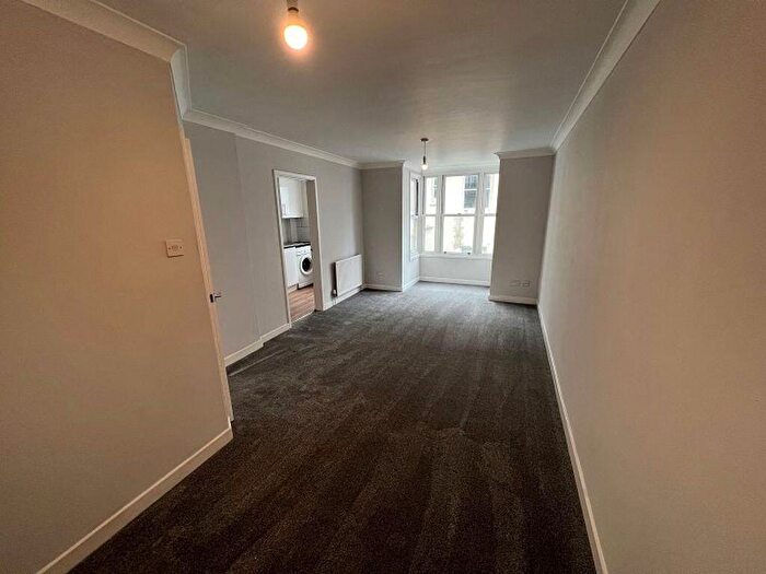 1 Bedroom Flat To Rent In Farm Road, Hove, BN3