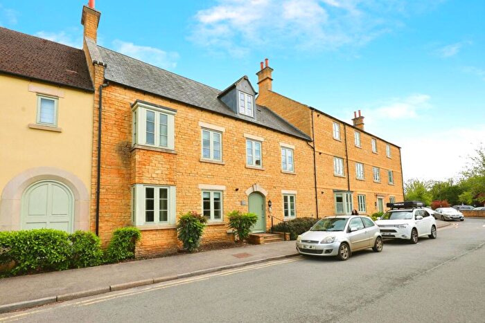 2 Bedroom Flat For Sale In Station Road, Moreton-in-Marsh, Gloucestershire, GL56