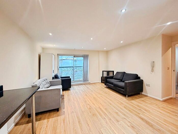 2 Bedroom Flat To Rent In The Citadel, Ludgate Hill, Noma, Manchester, M4