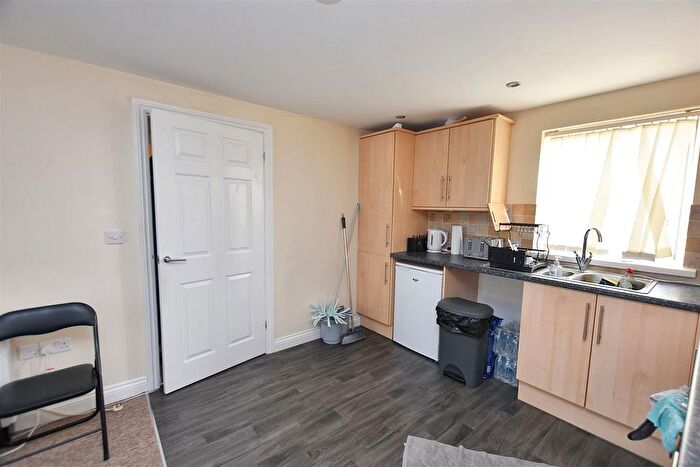 1 Bedroom Flat For Sale In East Hill, Tuckingmill, TR14