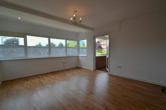1 Bedroom Flat To Rent In The Drive, Hove, BN3