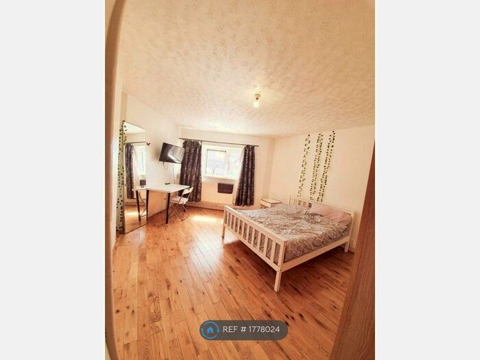 3 Bedroom Flat To Rent In Rogers Estate, London, E2