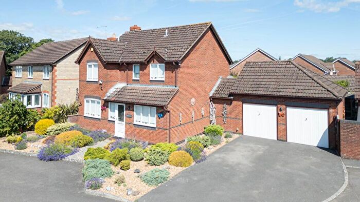 4 Bedroom Detached House For Sale In Chevral Close, Chippenham, SN14