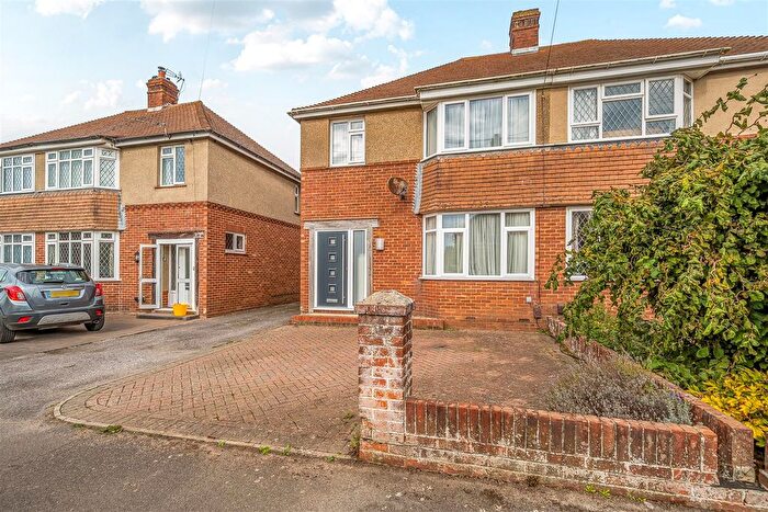 3 Bedroom Semi Detached House For Sale In Romsey Avenue, Portchester, Hampshire, PO16