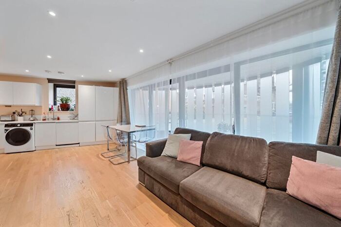 2 Bedroom Flat For Sale In Rotherhithe New Road, London, SE16
