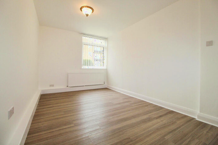 3 Bedroom Flat To Rent In Peters Lodge, Stonegrove, Edgware, HA8