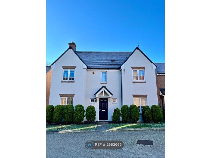 4 Bedroom Detached House To Rent In Collins Drive, Reading, RG6