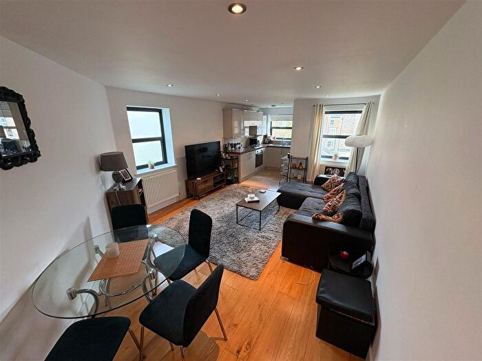 1 Bedroom Flat To Rent In Argyll Close, London, SW9