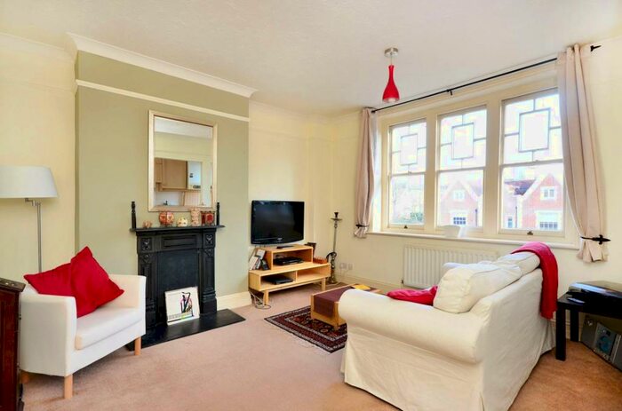 2 Bedroom Flat To Rent In London Road, Guildford, GU1